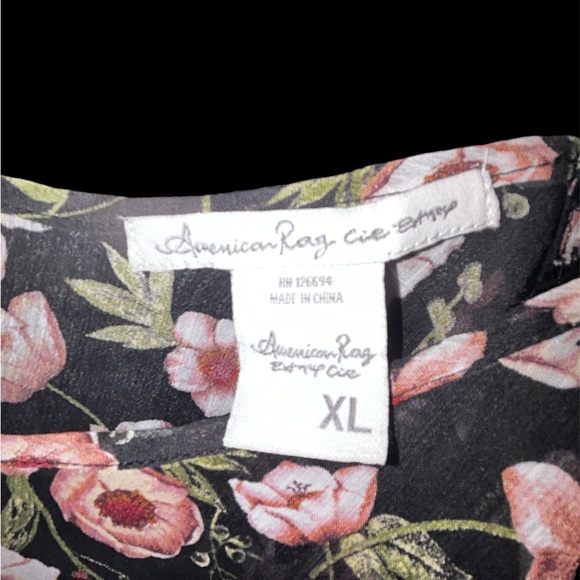 Adorable woman’s size XL blouse - Picture 4 of 4